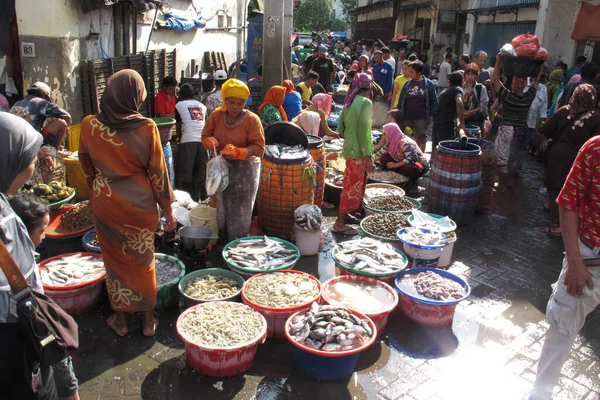 Surabaya Indonesia Junio 2013 Actividades Comerciales Tradicionales Del Mercado Pescado —  Fotos de Stock