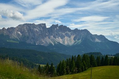 Güzel yol dağlar - Dolomites, Alpler, Tirol yüksek