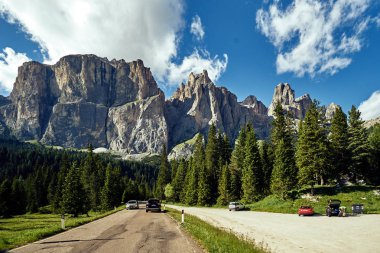 Güzel yol dağlar - Dolomites, Alpler, Tirol yüksek