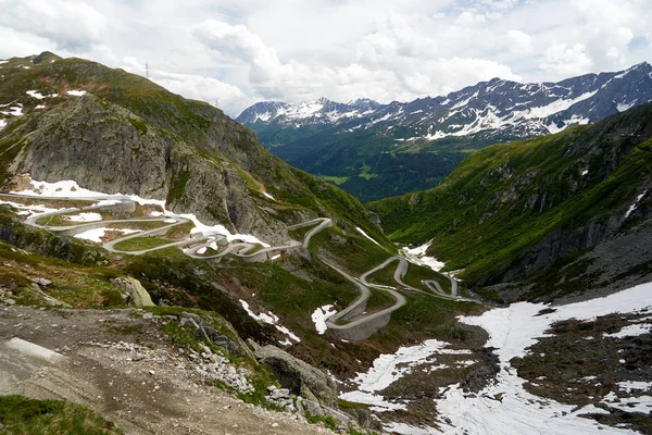 Sviçre Alpleri Nde Tehlikeli Bir Yılan Gibi Yolu — Stok fotoğraf