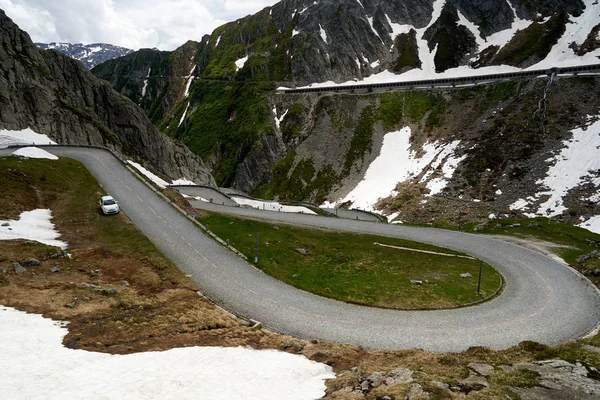 Επικίνδυνη Φιδίσιου Δρόμου Στις Ελβετικές Άλπεις — Φωτογραφία Αρχείου