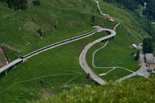 Vista Aérea Serpentina Carretera Suiza — Foto de Stock