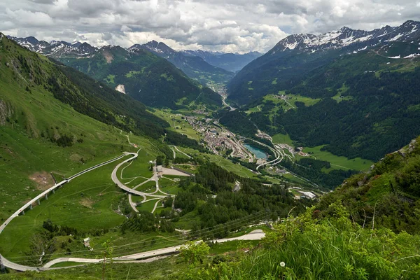 Vista Aérea Serpentina Carretera Suiza — Foto de Stock