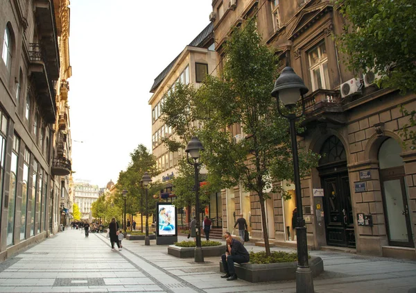 Belgrado Serbia 2019 Calle Crowded Knez Mihailova Centro Belgrado Atardecer — Foto de Stock