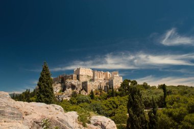 Atina, Yunanistan - 05: 29 2019: Yakındaki Areopagus tepesinden Akropolis 'e bakın