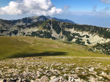 Pirin Dağı, Bansko, Bulgaristan - 08 18 2019: Bulgaristan 'daki Pirin dağlarının en yüksek zirvesi olan Hiking Vihren