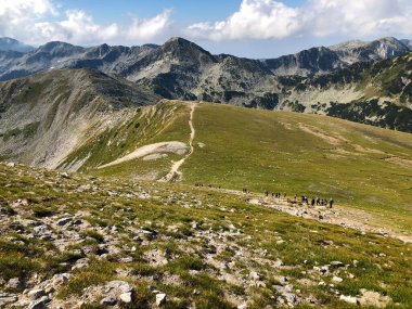 Pirin Dağı, Bansko, Bulgaristan - 08 18 2019: Bulgaristan 'daki Pirin dağlarının en yüksek zirvesi olan Hiking Vihren