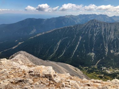 Bulgaristan 'daki Pirin dağlarının en yüksek zirvesi olan Yürüyüş Vihren
