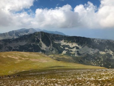 Pirin Dağı, Bansko, Bulgaristan - 08 18 2019: Bulgaristan 'daki Pirin dağlarının en yüksek zirvesi olan Hiking Vihren