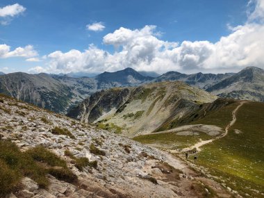 Pirin Dağı, Bansko, Bulgaristan - 08 18 2019: Bulgaristan 'daki Pirin dağlarının en yüksek zirvesi olan Hiking Vihren