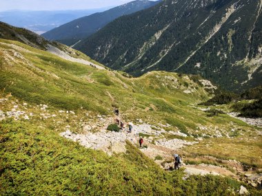 Pirin Dağı, Bansko, Bulgaristan - 08 18 2019: Bulgaristan 'daki Pirin dağlarının en yüksek zirvesi olan Hiking Vihren