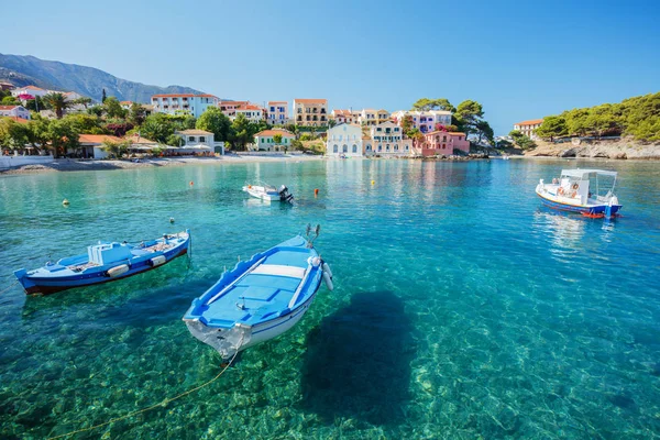Assos na ilha de Kefalonia, na Grécia . — Fotografia de Stock