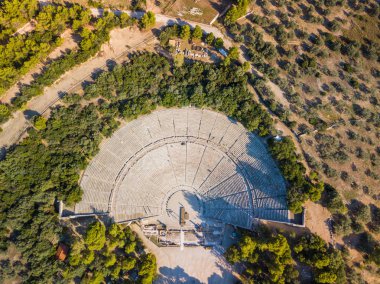 Hava dron kuşlar Epidaurus Peloponnese, Yunanistan, Antik Amfitiyatro fotoğrafı görünümü göz