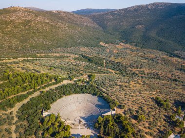 Epidaurus Peloponnese, Yunanistan, Antik Amfitiyatro. Hava dron fotoğraf.