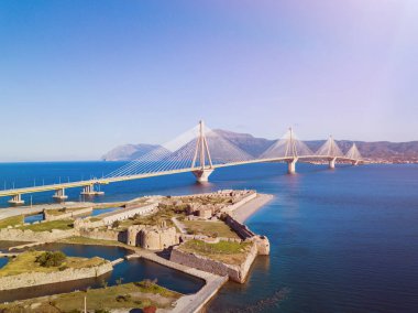 Kale ve köprü Rio Antirio, Patra, Yunanistan. Hava uçak kuş görünümü fotoğraf göz.