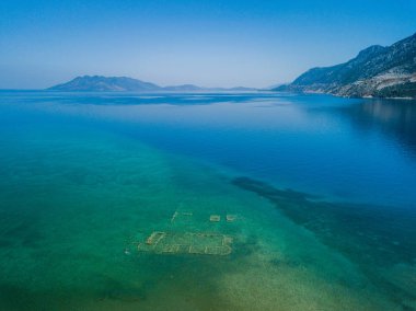 Hava dron kuşlar göz görünümü fotoğraf eski batık şehir Epidauros, Yunanistan