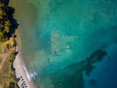 Hava dron kuşlar göz görünümü fotoğraf eski batık şehir Epidauros, Yunanistan