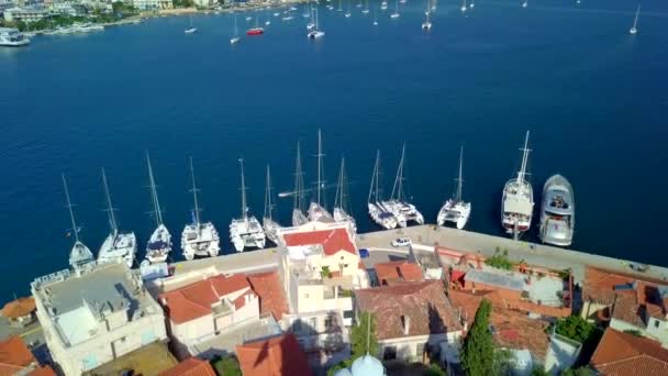 Poros ostrov v Řecku. Foto letecké DRONY — Stock video