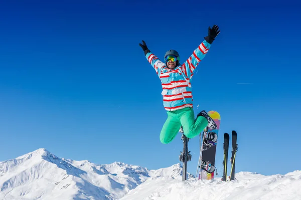 Man skier jumping and having fun in the winter ski resort. — Stock Photo, Image