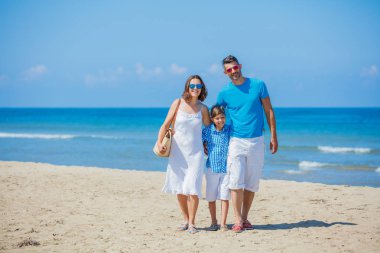 Mutlu aile yaz boş zaman eğleniyor