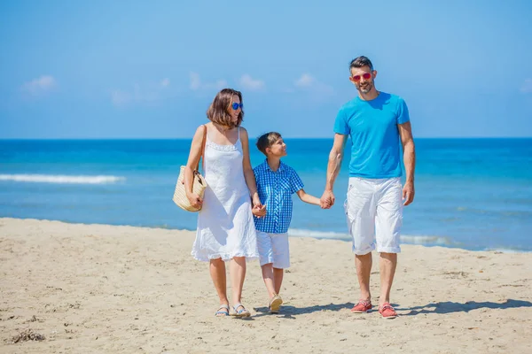 Mutlu aile yaz boş zaman eğleniyor