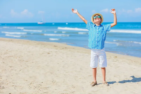 Adorable cute boy playing on the beach. — Stock Photo, Image
