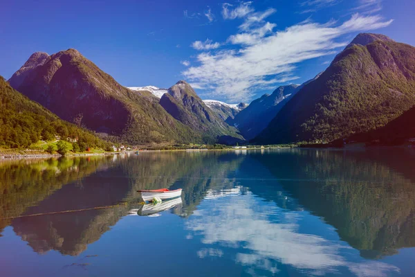 Amazing nature view with boat, fjord and mountains. Beautiful reflection. Norway. — Stock Photo, Image