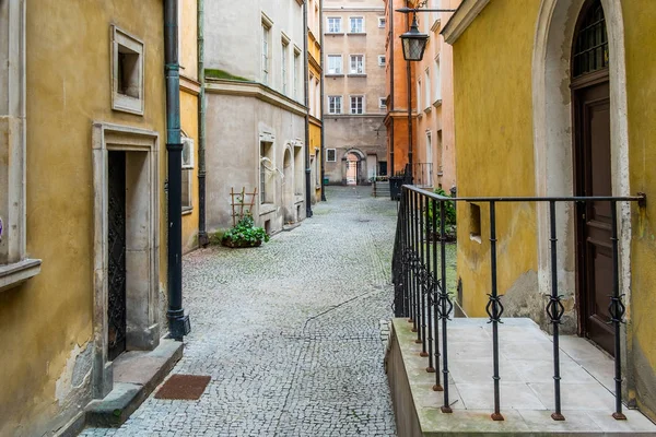 Улица Старого города Варшавы, Польша — стоковое фото