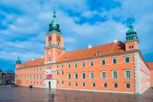 Královský hrad a hradní náměstí starého města ve Varšavě, Polsko — Stock fotografie