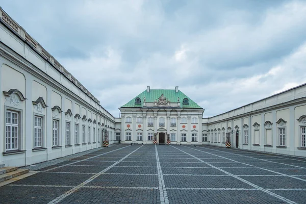 銅屋根の宮殿。州立博物館、ワルシャワ、ポーランドの古都の展示ホール — ストック写真