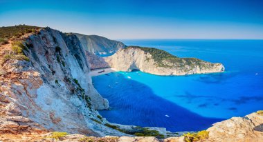 Navagio bay ve gemi enkazı plaj yaz aylarında. Zakynthos, Yunan Ionian Sea Island'da ünlü doğal dönüm noktası