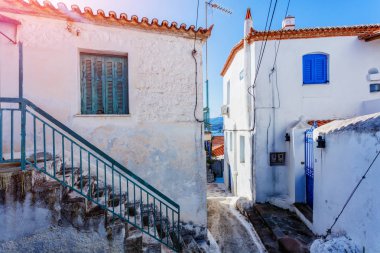 Eski Yunanistan kasabasında güzel sokak, Girit Adası, Yunanistan. Yaz manzarası