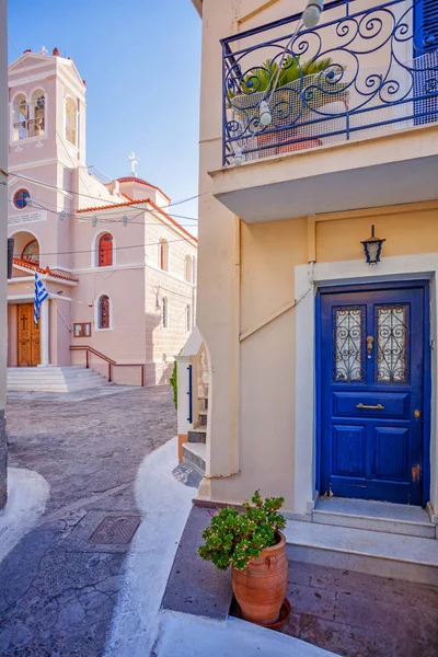 Beautiful street in old greece town, Crete island, Greece. Summer landscape — Stock Photo, Image