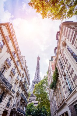 Paris, Fransa 'daki ünlü Eyfel Kulesi' nin güzel manzarası