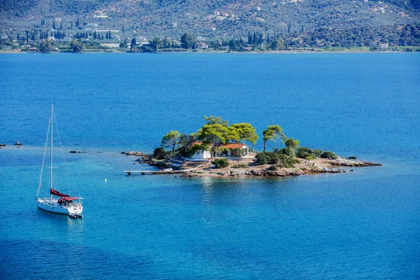 Akdeniz'de küçük bir ada. Yunanistan — Stok fotoğraf