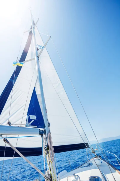 Sailing. Ship yachts with white sails in the open Sea. — Stock Photo, Image