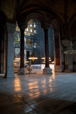 Ayasofya, İstanbul 'da bir müze, tarihi bazilika ve camidir. Bizans İmparatoru Justinianus tarafından 532-537 yılları arasında İstanbul 'da inşa edildi. Fotoğraf çekimi tarihi 14 Haziran 2020