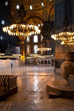 Ayasofya, İstanbul 'da bir müze, tarihi bazilika ve camidir. Bizans İmparatoru Justinianus tarafından 532-537 yılları arasında İstanbul 'da inşa edildi. Fotoğraf çekimi tarihi 14 Haziran 2020
