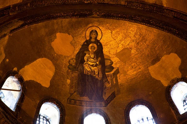 索菲亚海格 Hagia Sophia 是伊斯坦布尔的一座博物馆 历史教堂和清真寺 它由拜占庭皇帝查士丁尼亚努斯 Justinianus 在伊斯坦布尔以532 537的价格建造 照片拍摄日期 — 图库照片