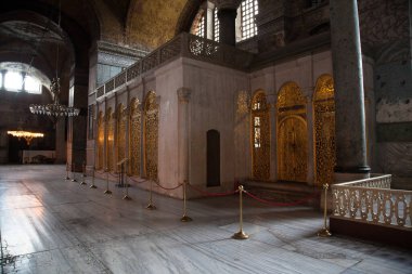 Ayasofya, İstanbul 'da bir müze, tarihi bazilika ve camidir. Bizans İmparatoru Justinianus tarafından 532-537 yılları arasında İstanbul 'da inşa edildi. Fotoğraf çekimi tarihi 14 Haziran 2020
