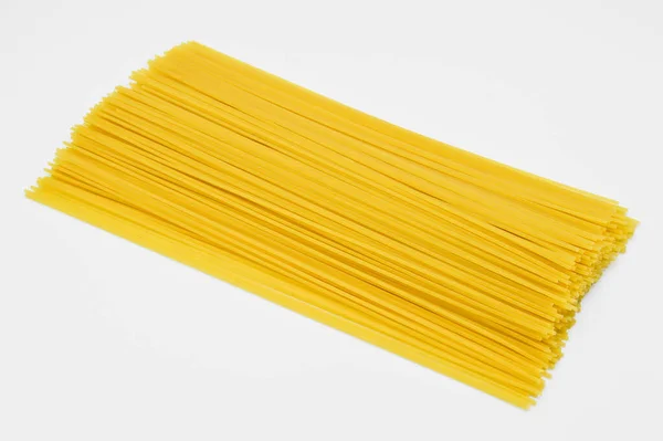 Lange Rauwe Verse Gezonde Droge Macaroni Pasta Geïsoleerd Witte Achtergrond — Stockfoto