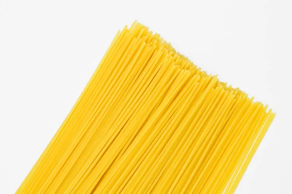 Lange Rauwe Verse Gezonde Droge Macaroni Pasta Geïsoleerd Witte Achtergrond — Stockfoto