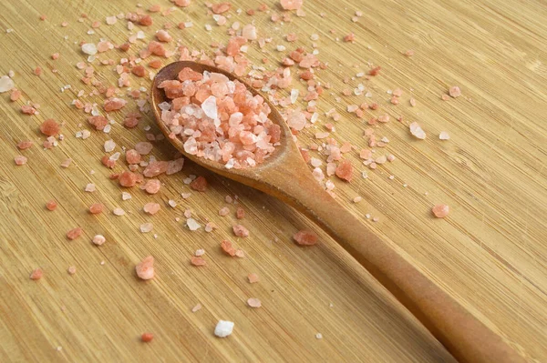 Healthy Pink Himalayan Salt Wooden Spoon Wooden Background — Stock Photo, Image