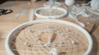 Eller beyaz Rüya yakalayıcı, Closeup oluşturma