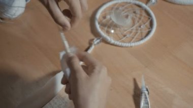 Eller Dream Catcher Closeup oluşturma