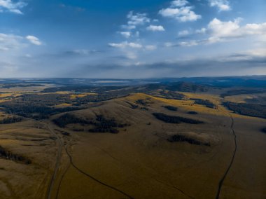 Dağları civarında Bannoe Gölü, Cumhuriyeti Başkurdistan, Rusya Federasyonu