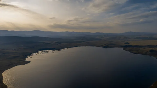 Bannoe 湖、ロシアのバシコルトスタン共和国の近くの山 — ストック写真
