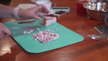 Erkek Doğrama Kurulu turkuaz doğrama pastırma eller