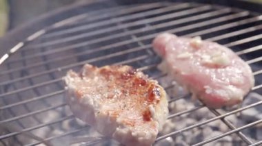 Barbekü ızgara lezzetli eti biftek pişirme