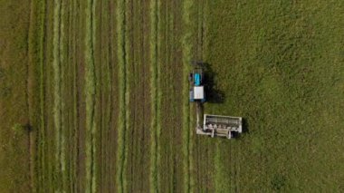Traktör kesme çim ve hareketli ileri aşağı üstten hava atış